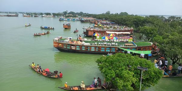 টাঙ্গুয়ার হাওরের চিত্র আজ করুণ